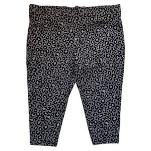 Torrid Gray and Pink Leopard Cropped Leggings 5X